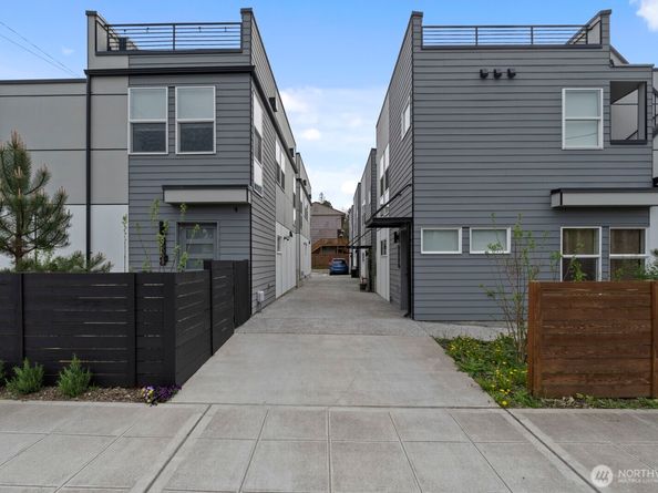9002 15th Avenue SW A, Seattle WA 98106
