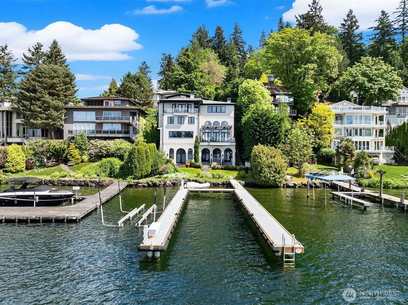 9205 SE Shoreland Drive, Bellevue WA 98004