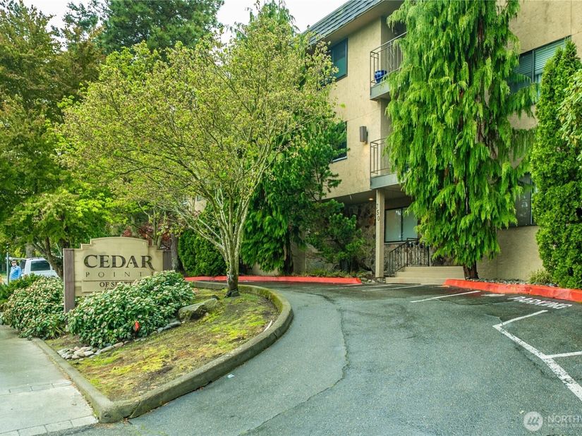 750 N 143rd Street 212, Seattle WA 98133