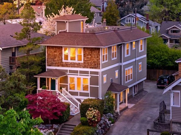400 NE 50th Street, Seattle WA 98105
