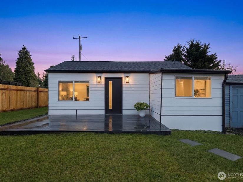 1747 1/2 NE 147th St, Shoreline WA 98155