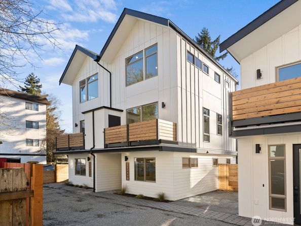 12044 Hiram Place NE A, Seattle WA 98125