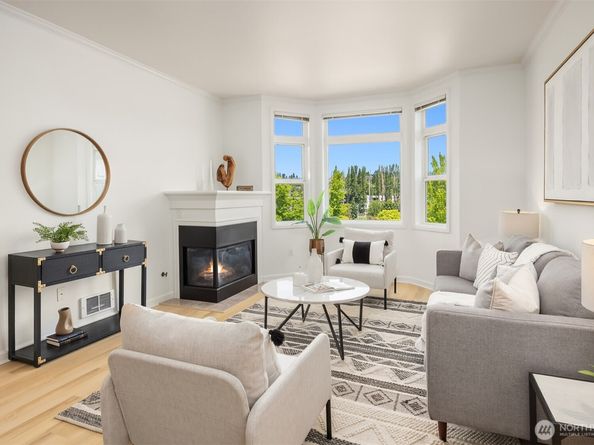 122 S State Street 207 E, Kirkland WA 98033