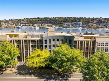 1504 Aurora Avenue N