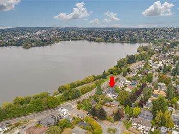 5822 E Green Lake Way N