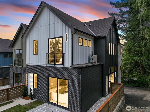 18607 104th Avenue NE B, Bothell WA 98011