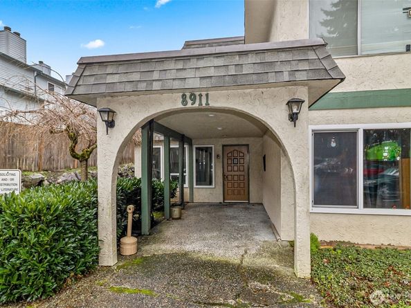 8911 Holly Drive 104, Everett WA 98208