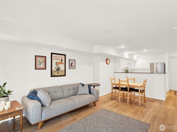 3318 30th Avenue SW B404, Seattle WA 98126