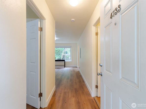 4733 Terrace Drive NE 4733, Seattle WA 98105
