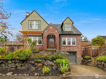 2502 E Roanoke Street