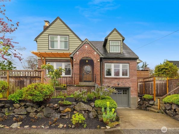 2502 E Roanoke Street, Seattle WA 98112