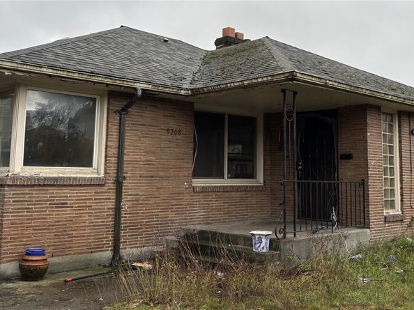 9208 17th Avenue SW, Seattle WA 98106