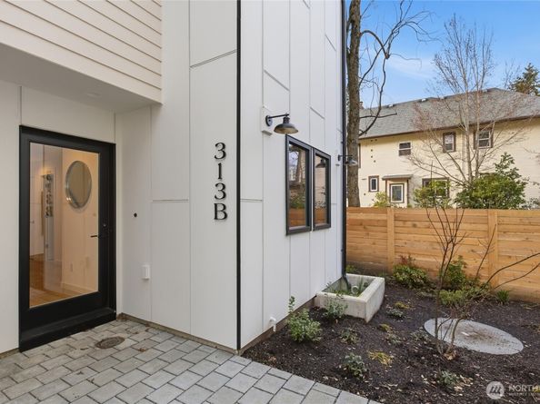 313 17th Avenue E B, Seattle WA 98112