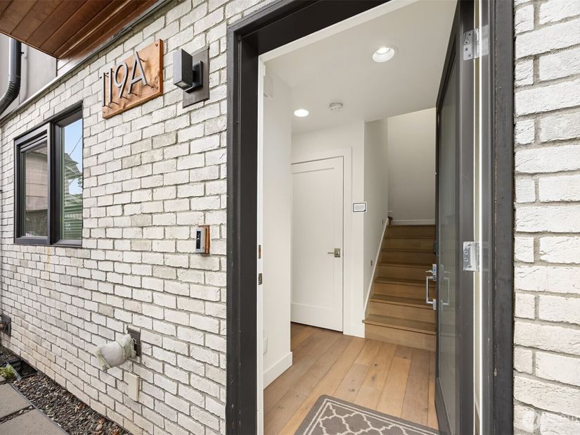 119 A 18th Avenue E, Seattle WA 98122