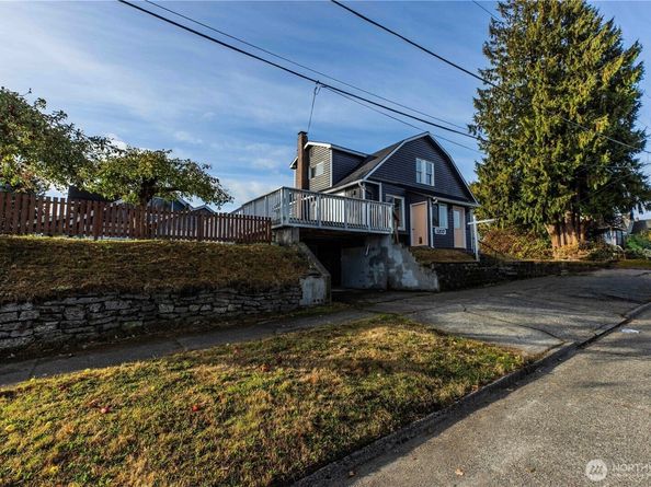 1207 8th Street, Bremerton WA 98337