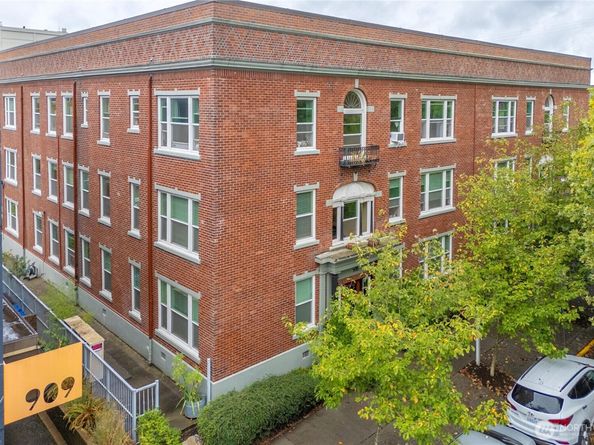 905 NE 43rd Street 107, Seattle WA 98105