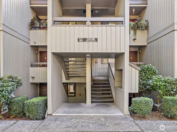 3518 109th Place NE 104, Bellevue WA 98004