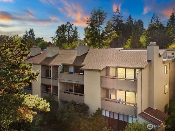 6652 Parkpoint Way NE D311, Seattle WA 98115