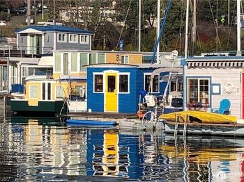 2401 N Northlake Way