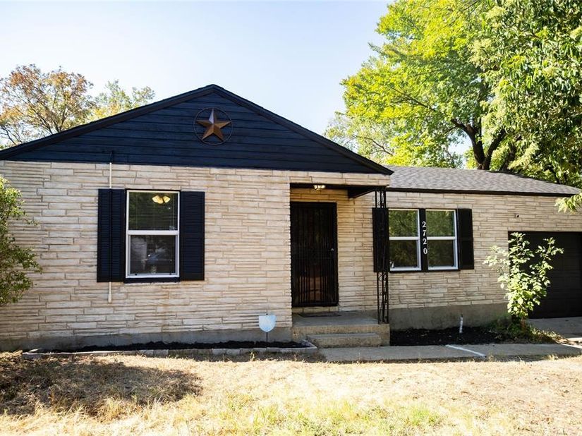 2720  Hanger Avenue , Fort Worth Texas 76105