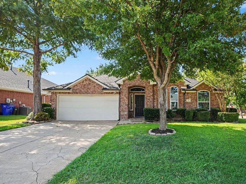 1  Mary Lou Court , Mansfield Texas 76063