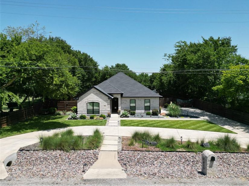 1635  Frederick Street , Lancaster Texas 75134
