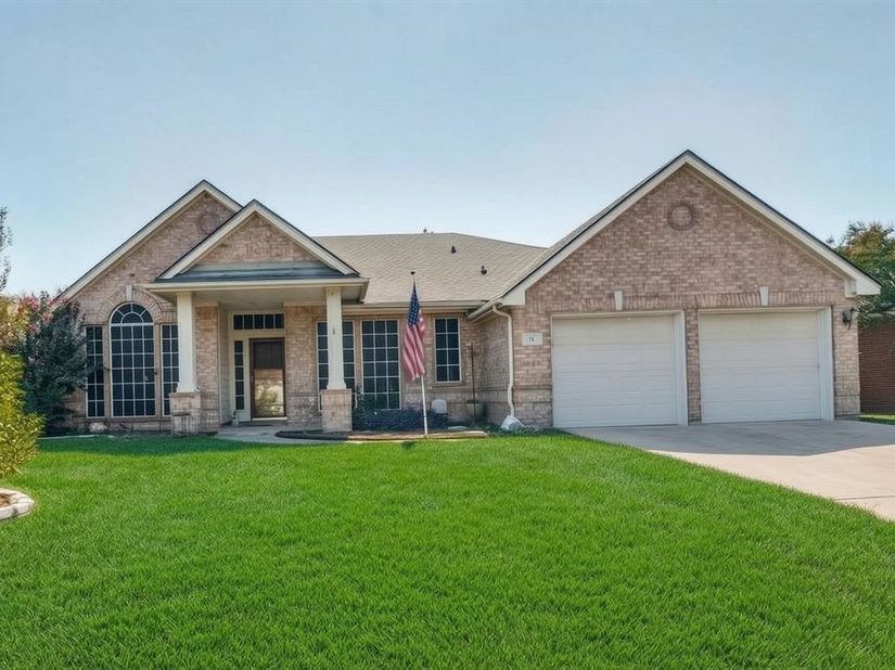 12  Laura Elizabeth Court , Mansfield Texas 76063