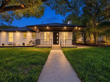 865  Peavy Road 