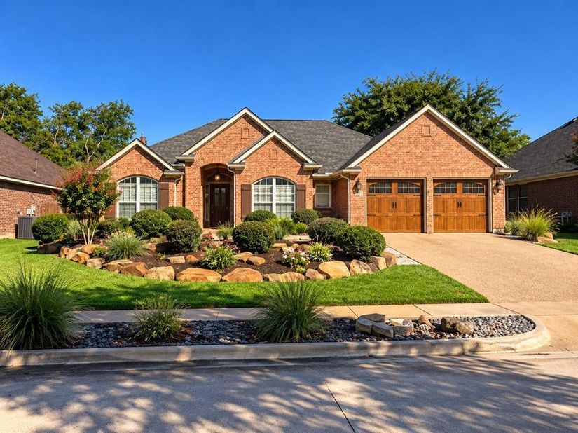 2301  Laura Elizabeth Trail , Mansfield Texas 76063
