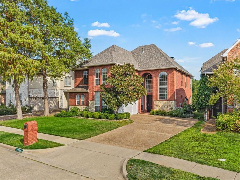 7626  Lakecrest Circle , Irving Texas 75063