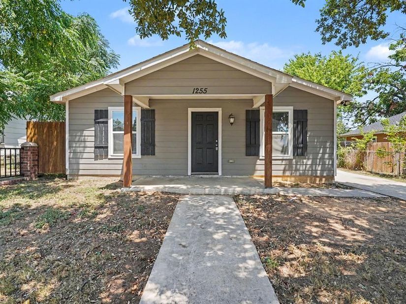1255 E Davis Avenue , Fort Worth Texas 76104