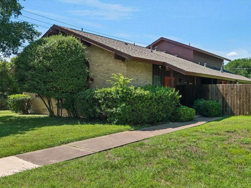 13203  Kit Lane  1320313205, Dallas Texas 75240