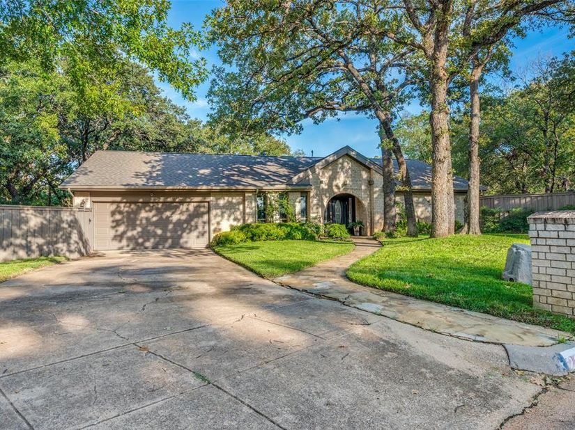 2821  Buffalo Court , Arlington Texas 76013