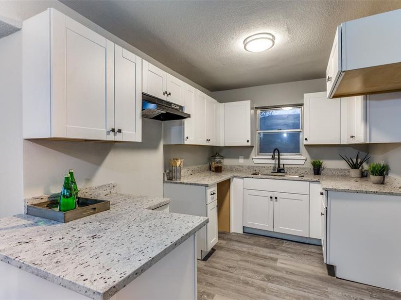 2801  Wren Avenue , Fort Worth Texas 76133