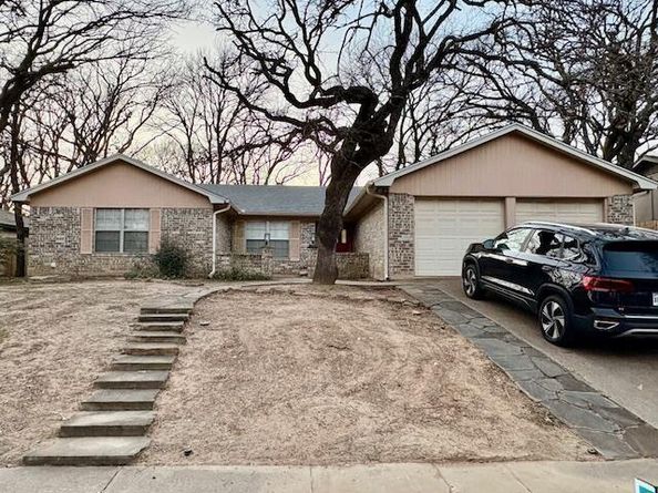 2925  Ridgewood Drive , Hurst Texas 76054