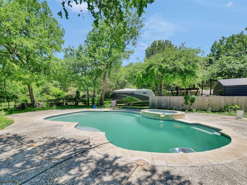5313  Hidden Oaks Lane , Arlington Texas 76017