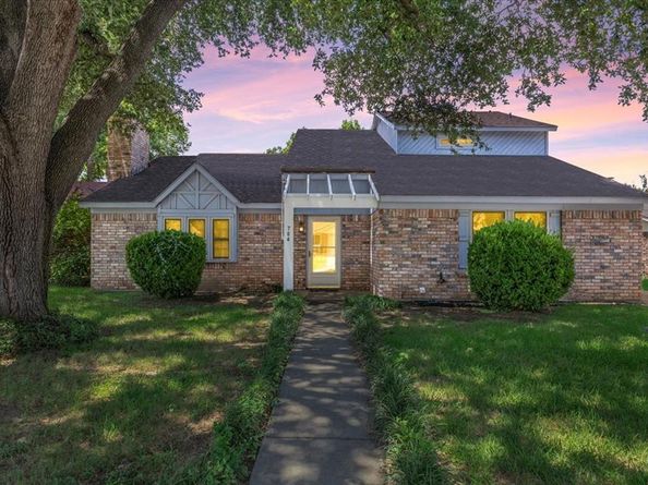 704  Matthews Court , Arlington Texas 76012