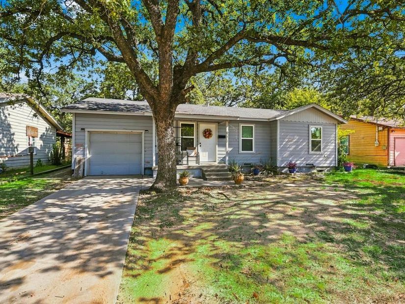 2617  Pioneer Street , Fort Worth Texas 76119
