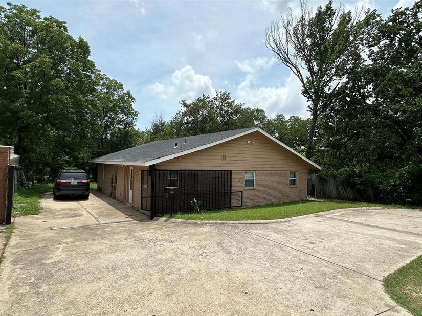 400 E Shady Grove Road , Irving Texas 75060