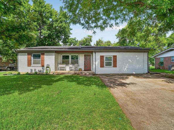 1120  Warden Street , Benbrook Texas 76126