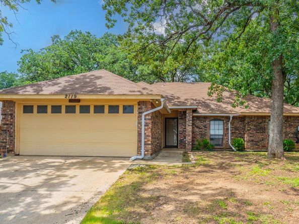 2119  Turf Club Drive , Arlington Texas 76017