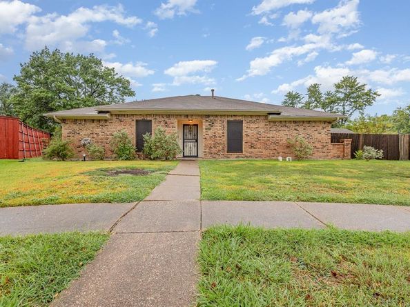 417  Edgemere Court , Garland Texas 75043