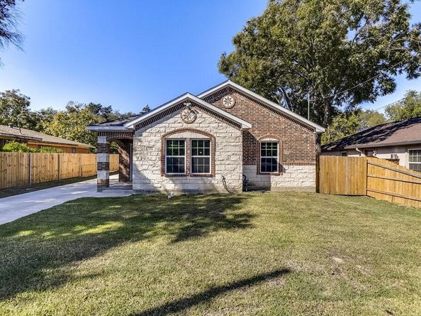 1449  Owega Avenue , Dallas Texas 75216