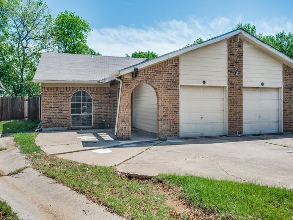 600  Billie Ruth Lane , Hurst Texas 76053