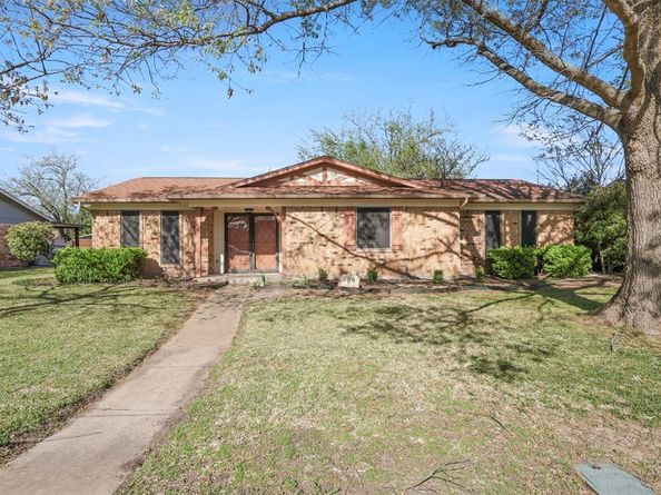 409  Colonial Drive , Garland Texas 75043