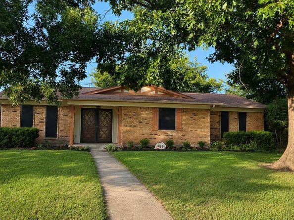 409  Colonial Drive , Garland Texas 75043