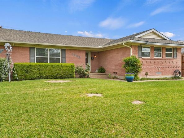 1233  Bardfield Avenue , Garland Texas 75041