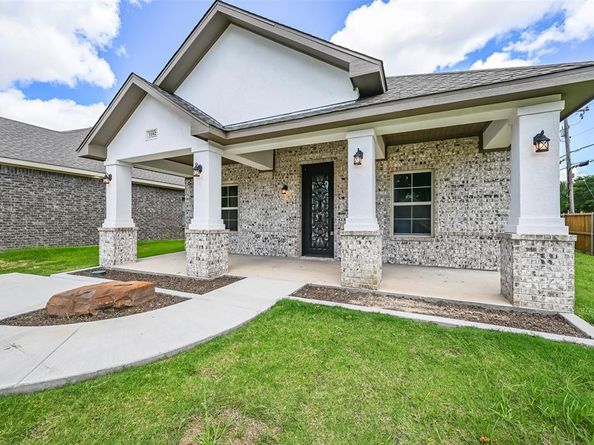 1102  Fort Worth Street , Grand Prairie Texas 75050
