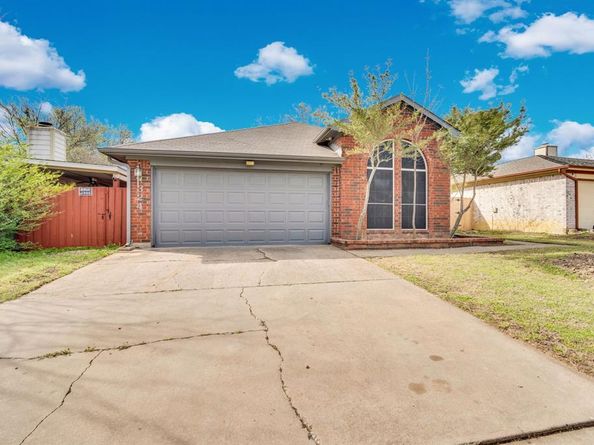 324  Faircrest Drive , Arlington Texas 76018