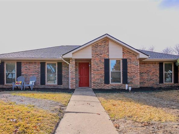 1610  Saint James Drive , Carrollton Texas 75007